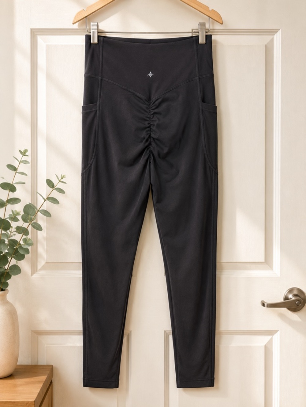 Halara Black High Waisted Scrunch Butt Leggings Pockets Size M Full Length P405 - Picture 2 of 7